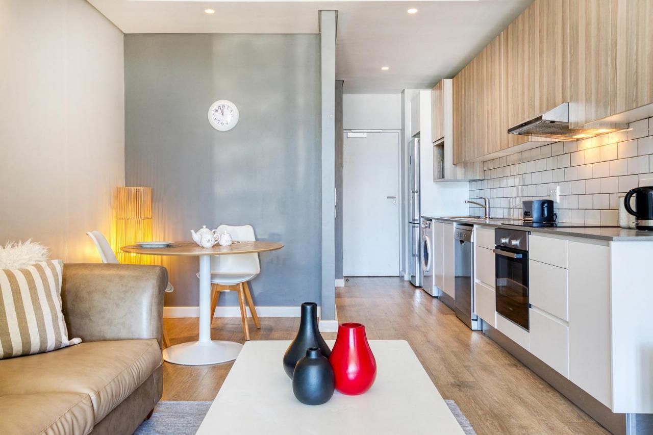 Backup-powered Trendy Balcony